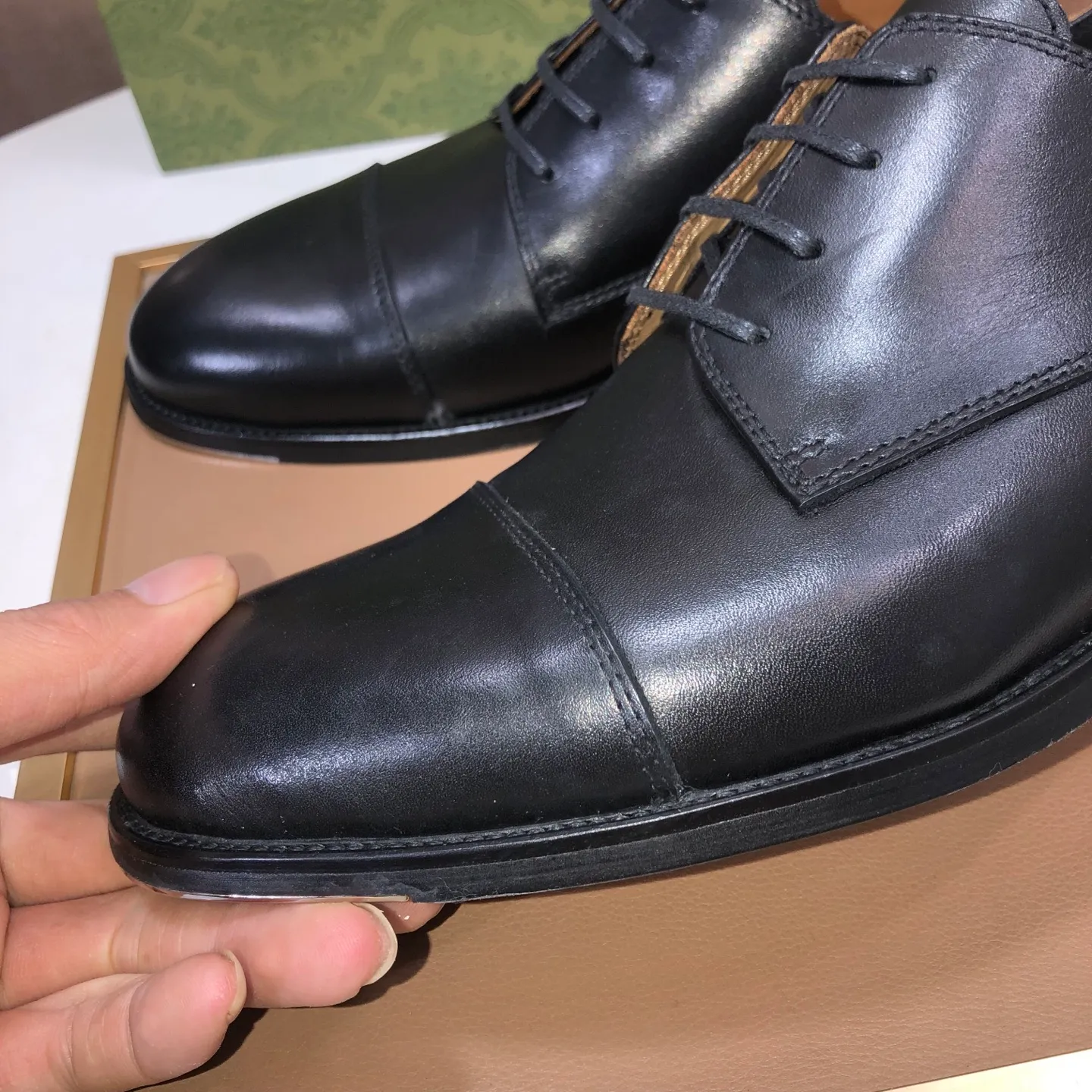Men's shoes 💰660💰 Brand: GUCCI (Gucci) Standard code: Men's size 38/44 (45/46 can be customized) Grade: Same as the official website Original quality Material: Original cowhide Water-dyed cowhide lining Original rubber outsole Style category: Men's fashionable casual leather shoes Distinguished big-name luxury elements top luxury Color: Actual picture